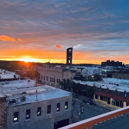 HawksNest - Cozy 1-bedroom condo with WiFi, AC in lovely Lawrence