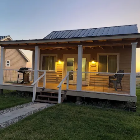 Comfortable cabins with a view - close to Glacier National Park