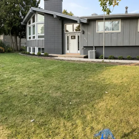 Newly Renovated 5-Bedroom Home Near Lambeau Field with Indoor Pool.