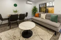 City Stadium Stay CBD Apartment - Apartments
