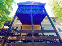 The Ravine • Hot Tub Forest Escape, Epic Gameroom, Fast Wifi & Pet Friendly