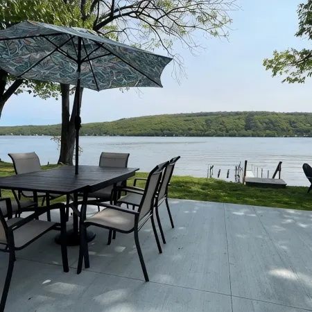 Cozy Lake Front Cottage