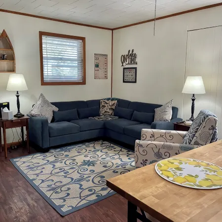 Summer Lake Fun at Cozy Blue Cabin – Prime Fishing & Boating on Lake Barkley!
