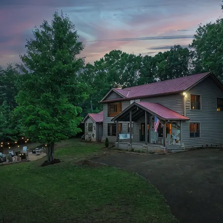 Monarch's Roost.Luxe Cabin w/ Hot Tub, Sauna & Gameroom – 10 Min to Helen
