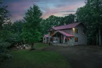 Hot Tub · Private Sauna · Arcade. Luxury Cabin for 14. 10 Min to Helen, GA
