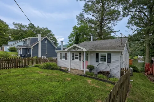 Lakefront Cottage on Moon Lake - 3-Star