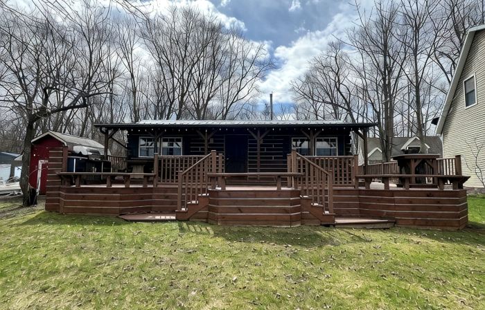 Cozy lake front cabin with WiFi, AC in awesome Angola