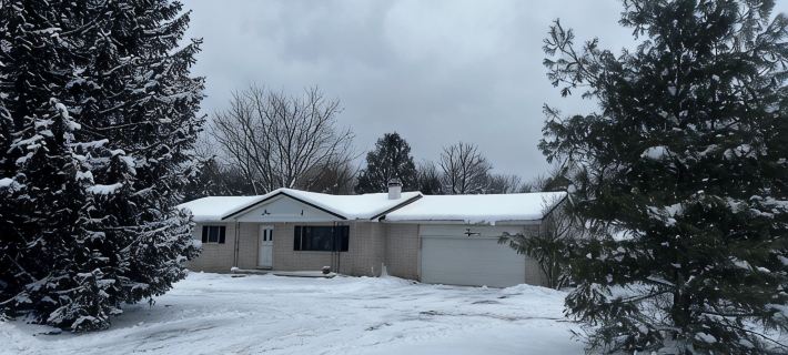 Ski - Snowmobile - Pet Friendly - Trailer Parking - 5 Mins to Crystal - Wifi Hotels in Manistee County