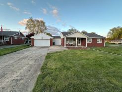 Cozy Corner House 9 min walk from Indianapolis Motor Speedway!