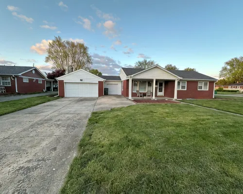 Cozy Corner House 9 min walk from Indianapolis Motor Speedway! Hotels in Speedway