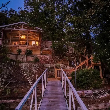 No DeadLines Lakehouse on Smith Lake