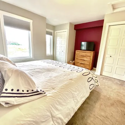 3 bedroom Townhouse Rooftop Patio & AC Hotels near Seton