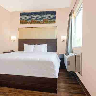 Royal Inn & Suites Rooms