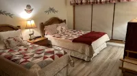 Indoor Private Hot Tub, Wood Fireplace, 2Br,2BA Great Views!  Sleeps 5 - Bathtub