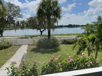 Charming 1935 Florida Cottage overlooking Lake Tulane - 3つ星