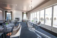 Thames Riviera Hotel, Sure Hotel Collection by Best Western - parking