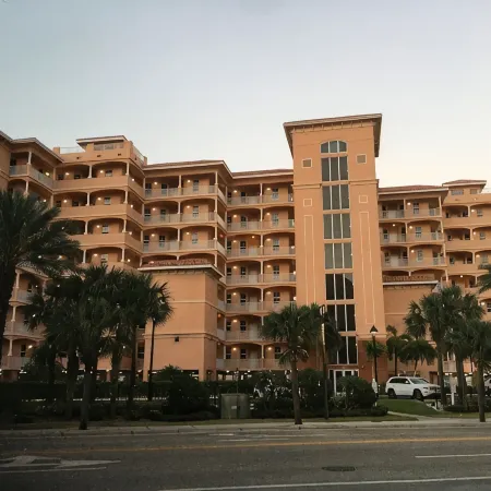 Luxury Waterfront- Tropical Decor -3 Bdr/2Bth-1824 sq.ft.-Adjustable Bed!