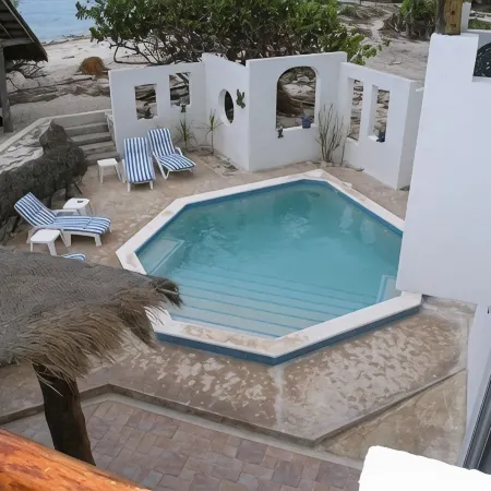 Spacious Beachside Villa with Gourmet Cook, Pool, WiFi – Large Sandy Clean Beach