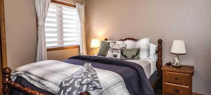 Cozy 2 Bed, 2 Bath Condo on Golf Course with Hot tub, Sauna, & Pool! Unit #3 Hotels in Red Lodge