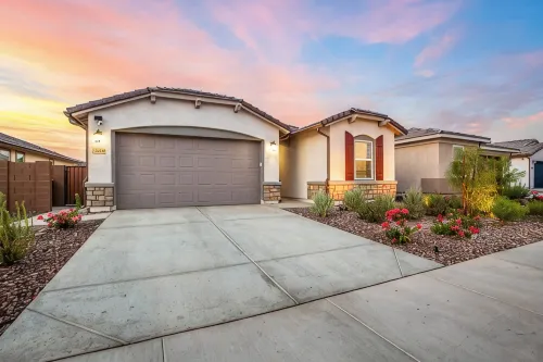 Modern Elevated Retreat: 3-bedroom New build home in Maricopa - 3-Star
