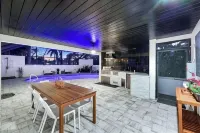 Family Escape in Fort Myers with Pool – Near Downtown and Beaches