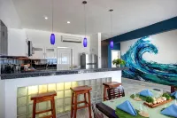 Oceanfront Luxury Townhome Condo Wifi 3 Smart TV'S Pool & Spa