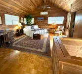 Private, Cabin with Endless Hill Country Views. Horse & Dog Friendly! - شاليه