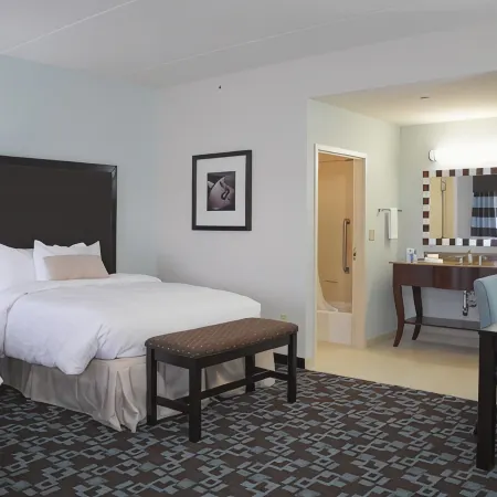 Hampton Inn & Suites Nashville @ Opryland Отели рядом с достопримечательностью «Концертный зал Grand Ole Opry»