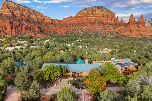 Grand Chapel Estate - Pool, Pickleball & Stunning Red Rock Views - Private Pool