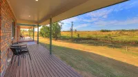 Heritage Lodge Motel - Parking