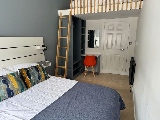 Modern city central property in Edinburgh