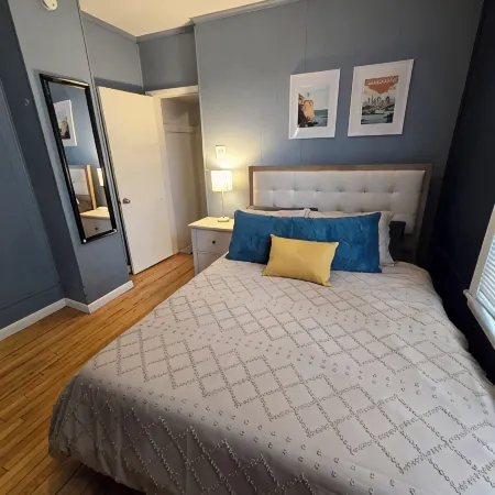 Spacious 5-bedroom house in delightful Saint Paul with WiFi, AC
