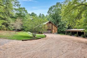 Church Farm cabin is a cozy cabin for an unforgettable stay in central Alabama