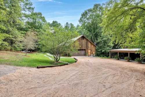 Church Farm cabin is a cozy cabin for an unforgettable stay in central Alabama