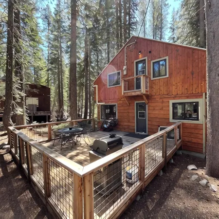 Charming 3BR Getaway /10 min to Donner Lake /BBQ /Hikes /Board Games /Fireplace