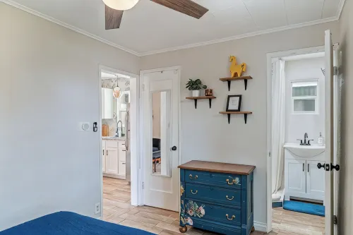 Cozy Casita with Private Courtyard - 1.3 Miles to Uofa / 3.5 Miles to Downtown - Apartments