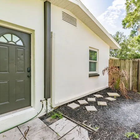 Perfect One-Bedroom- 10 Mins from Clearwater Beach