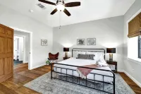 Willies House with Country Views - Shared Party Barn - 4-Star