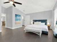 3rd house from beach with heated pool & tiki bar. 2 master suites + 2 bedrooms. - Boutique