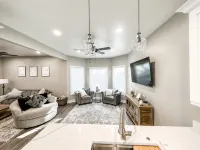 Midtown Oasis - Walkable to Blackstone - Within 5 Minutes of Downtown -Sleeps 12 - 방갈로