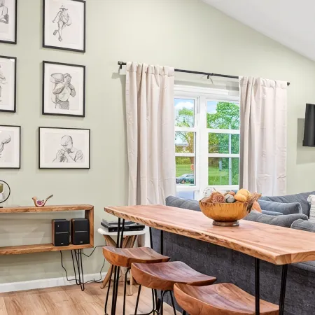 The Respite: Spacious beautiful new build, sleeps 8-10. 7 minutes from Hershey.