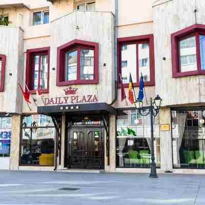 Daily Plaza Hotel Hotel Exterior