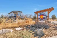 Charming 3-bedroom, 4 Bath Townhome in Arvada, CO