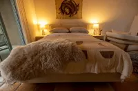 Peaceful Suite in Desert Inn- Acoma Queen Room - 4-Star