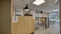 里昂機場普瑞米爾經典飯店 - 機場接送
