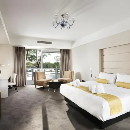 Swan River Hotel