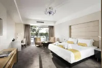 Swan River Hotel