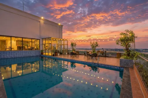Aaron Hotel