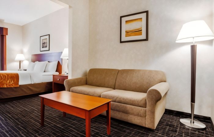 Comfort Suites Independence - Kansas City
