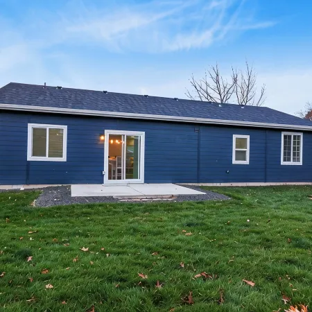 Charming 3-bedroom house in Caldwell with WiFi and AC.